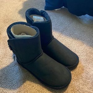 Women’s size 8 1/2 fuzzy boots